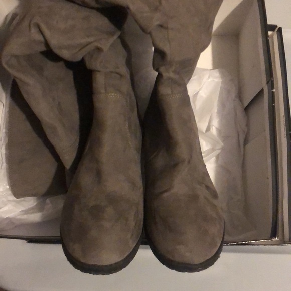 Gray above the knee flat boots - Picture 2 of 2